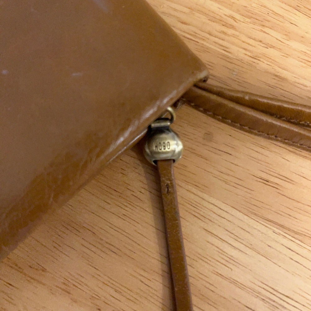 HOBO Evolve Wristlet in leather. - Picture 10 of 12